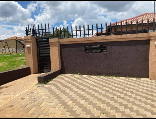 3 BEDROOM HOUSE FOR SALE IN VOSLOORUS
